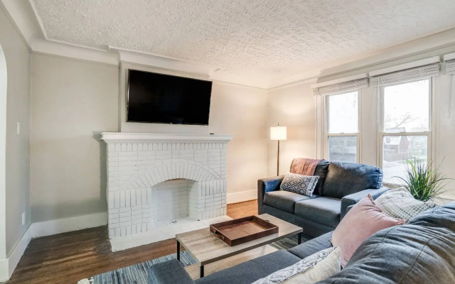 photo 4 of Cozy and comfortable apartment /15 minutes to down town