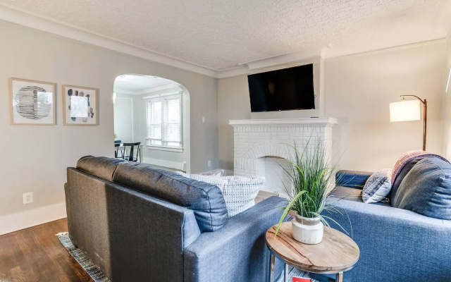 photo 5 of Cozy and comfortable apartment /15 minutes to down town