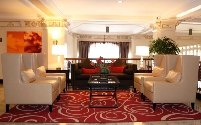 photo 2 of The Pickwick Hotel