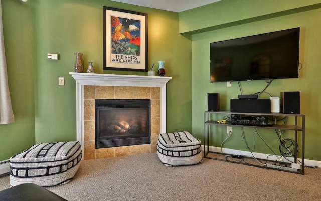 photo 2 of The Pico Escape: 3br/2ba Ski On/ski Off At Pico Mountain. Close To Killington. 3 Bedroom Condo
