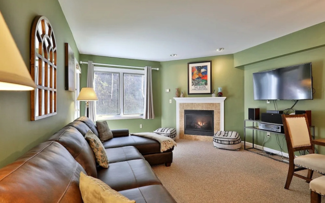 photo 4 of The Pico Escape: 3br/2ba Ski On/ski Off At Pico Mountain. Close To Killington. 3 Bedroom Condo