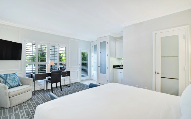 photo 3 of The Pillars Hotel & Club