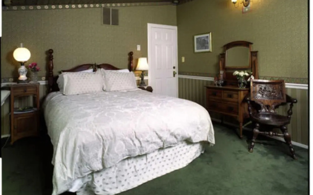 photo 5 of The Pink Mansion