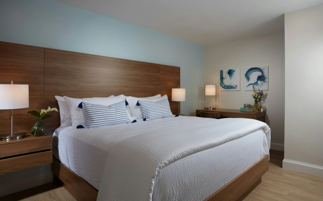 photo 3 of The Pointe Hotel