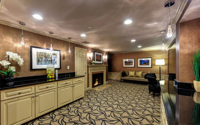 photo 2 of Port Inn and Suites Portsmouth, an Ascend Collection Hotel