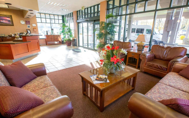 photo 2 of Portlander Inn and Marketplace