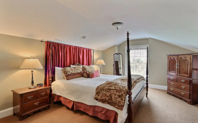 photo 4 of The Presidents' Quarters Inn