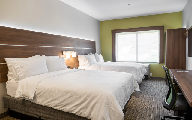 photo 4 of Holiday Inn Express & Suites Lake Forest by IHG