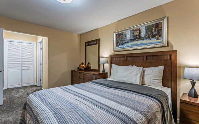 photo 3 of the Puget Sound View, best area, Jacuzzi bathtub, new carpet