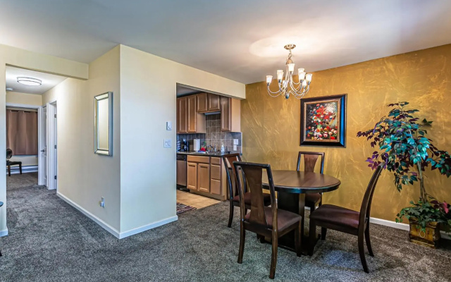 photo 5 of the Puget Sound View, best area, Jacuzzi bathtub, new carpet