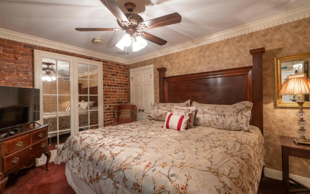 photo 3 of The Quarter House