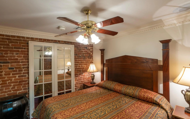 photo 4 of The Quarter House