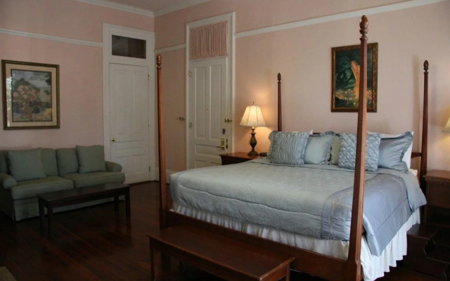 photo 2 of The Queen Anne