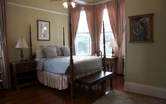 photo 4 of The Queen Anne