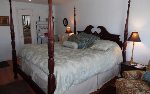 photo 5 of The Queen Anne House Bed and Breakfast
