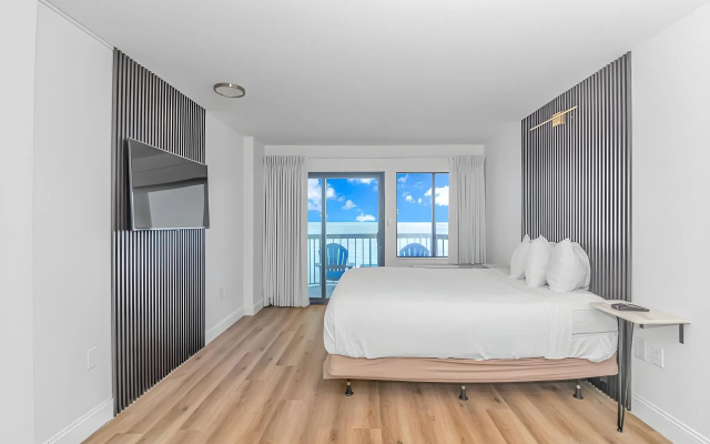 photo 4 of The Reef at South Beach