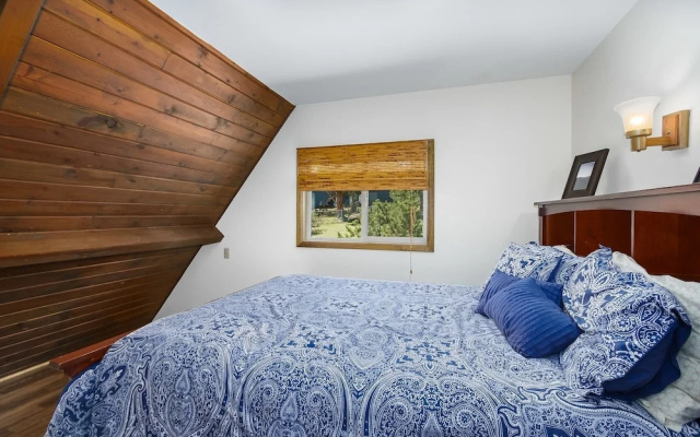 photo 3 of Sky View In The Rockies -- Ev #3473 3 Bedroom Home by RedAwning
