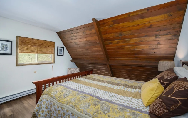 photo 5 of Sky View In The Rockies -- Ev #3473 3 Bedroom Home by RedAwning