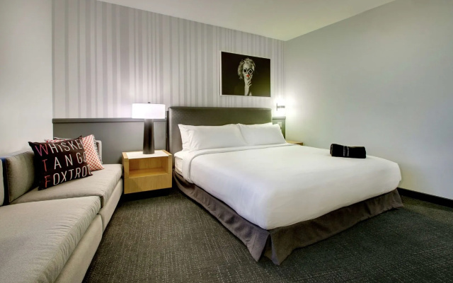 photo 4 of The Rose Hotel Chicago O’Hare, Tapestry Collection by Hilton