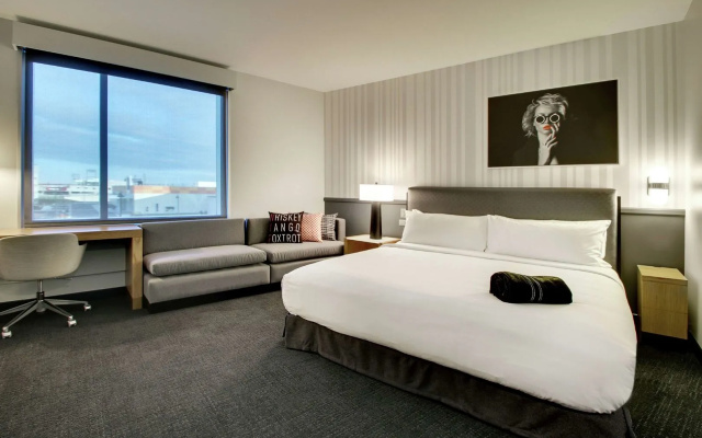 photo 5 of The Rose Hotel Chicago O’Hare, Tapestry Collection by Hilton
