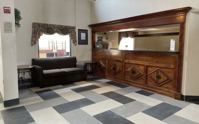 photo 2 of The Royal Inn & Suites