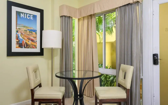 photo 2 of The S Of Las Olas Waterfront Patio & Pool 1 Bedroom Condo