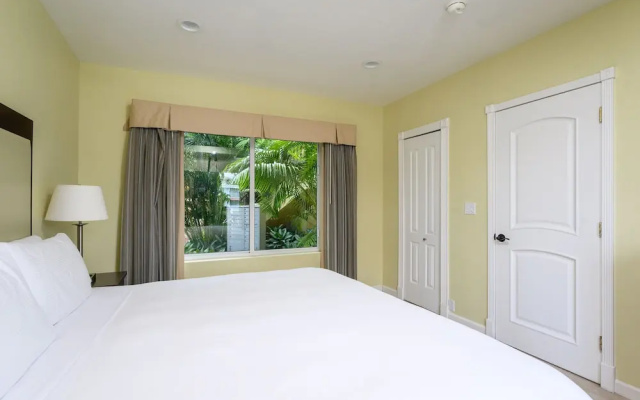 photo 4 of The S Of Las Olas Waterfront Patio & Pool 1 Bedroom Condo