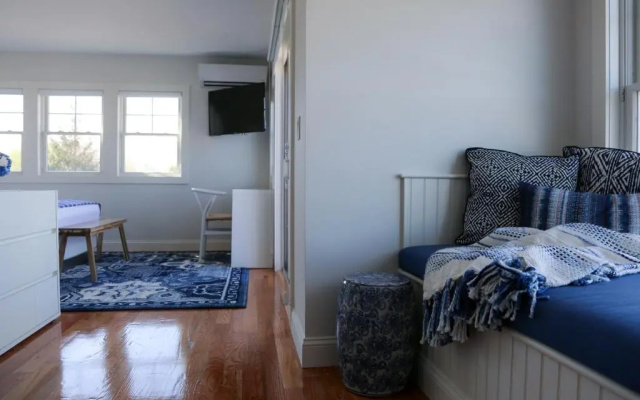 photo 2 of The Sea Breeze Inn