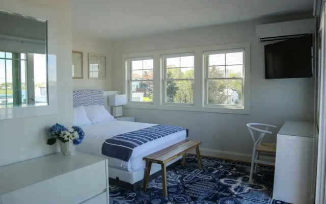 photo 3 of The Sea Breeze Inn
