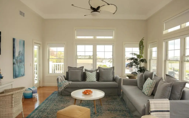 photo 4 of The Sea Breeze Inn