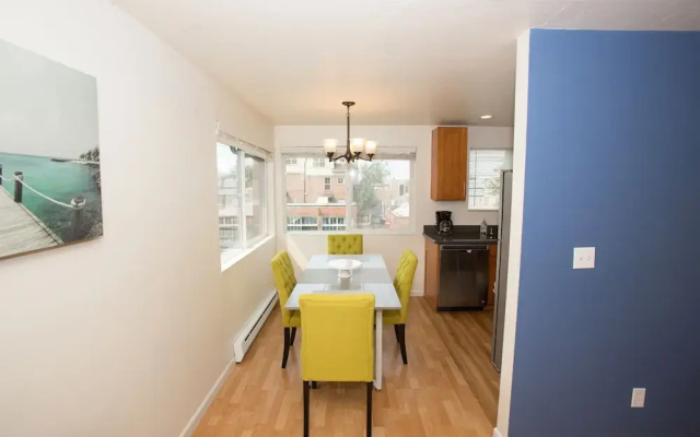 photo 3 of The Seattle Stunner - 1960's Retro Apt - Sleeps 6