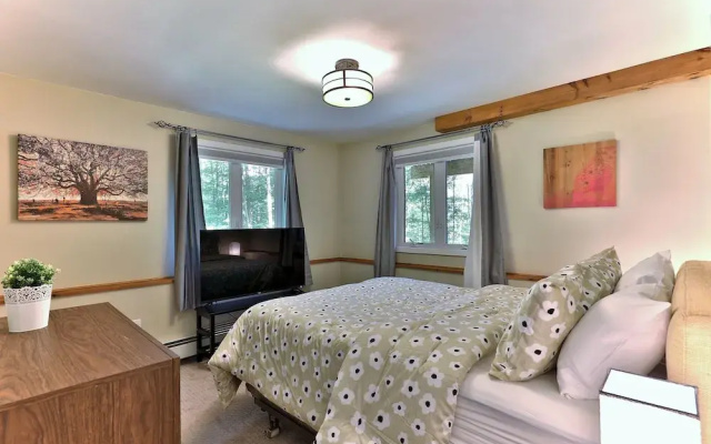 photo 4 of "the Shack" At Killington: 3br/1.5ba Remodeled Home. Hot Tub. 3 Bedroom Home