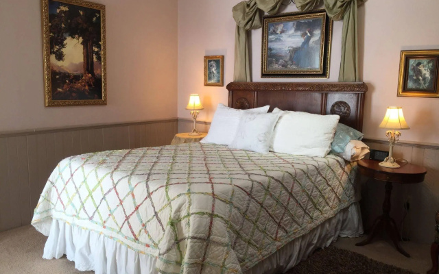 photo 2 of Shaw House Inn
