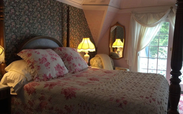 photo 3 of Shaw House Inn