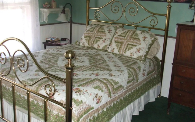 photo 4 of The Silk Pincushion - Easy access to downhill skiing