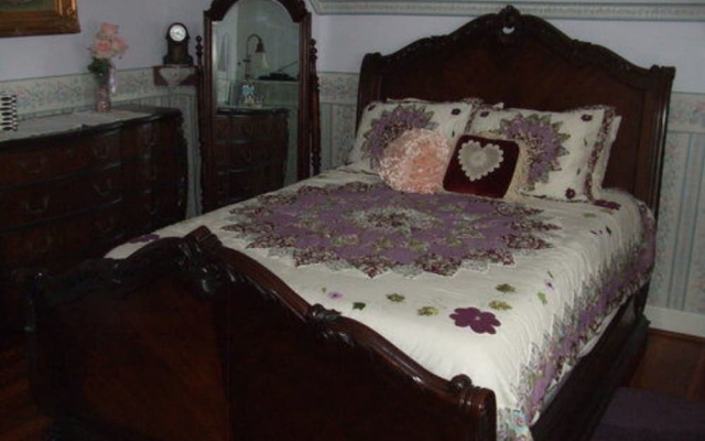 photo 5 of The Silk Pincushion - Easy access to downhill skiing