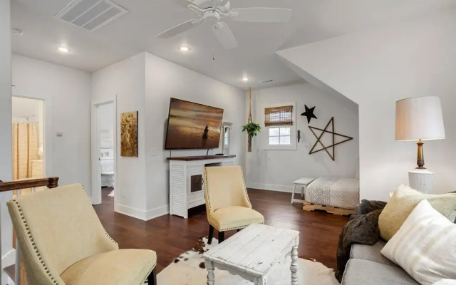 photo 5 of The SoFay Farmhouse - 1 Mile From U of A - Luxury Amenities