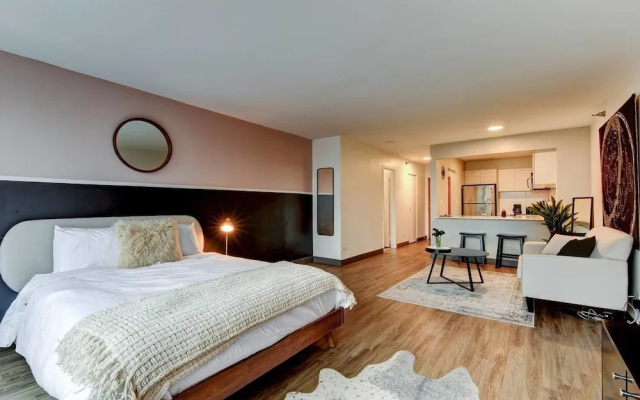 photo 3 of The Stratus - Vibrant Studio in Heart of Downtown