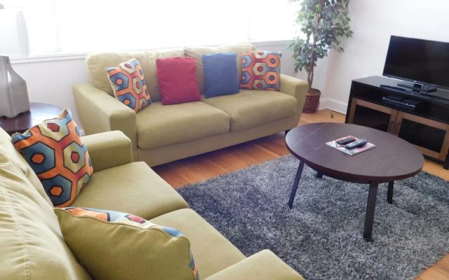 photo 3 of The Suite Life at 925