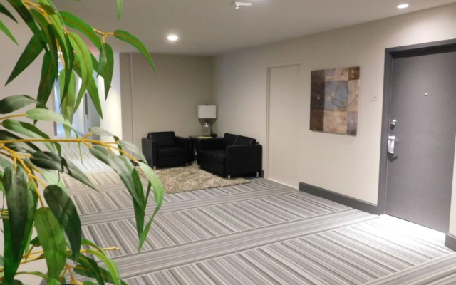 photo 4 of The Suite Life at 925