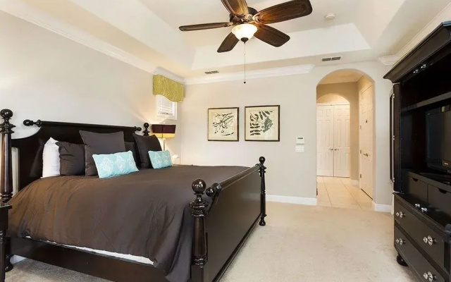 photo 2 of The Sunshine Luxury with Golf View 4 Br home by RedAwning
