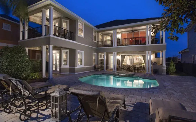 photo 4 of The Sunshine Luxury with Golf View 4 Br home by RedAwning