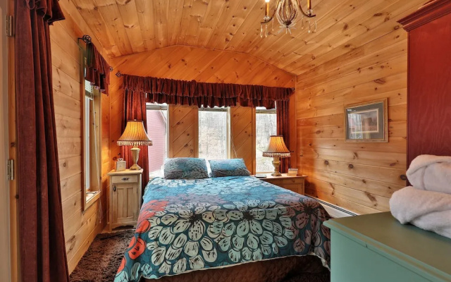photo 2 of The Tanglewood Lodge: Amazing Ski Home For Groups. Hot Tub. Close To Killington Resort! 4 Bedroom Home