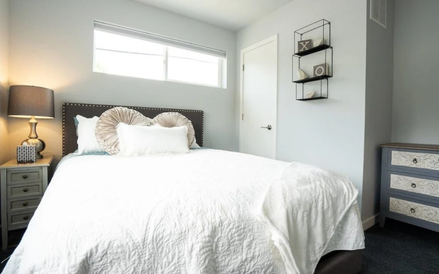 photo 2 of The Tennyson Adventure A Luxury Townhome With Private Balcony