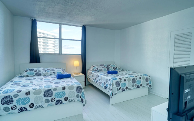 photo 2 of The Tides on Miami Hollywood