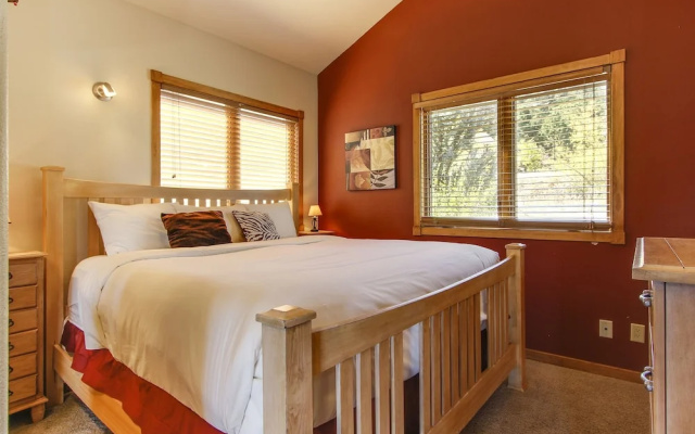 photo 4 of The Twin Owls 21a 2 Bedroom Condo by RedAwning