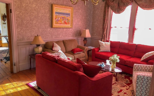 photo 2 of Grand Victorian Inn