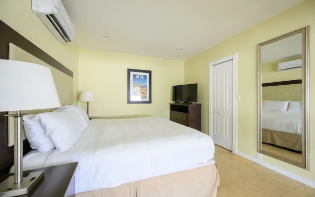 photo 4 of The Villas Of Las Olas Idyllic W/ Pool 1 Bedroom Hotel Room