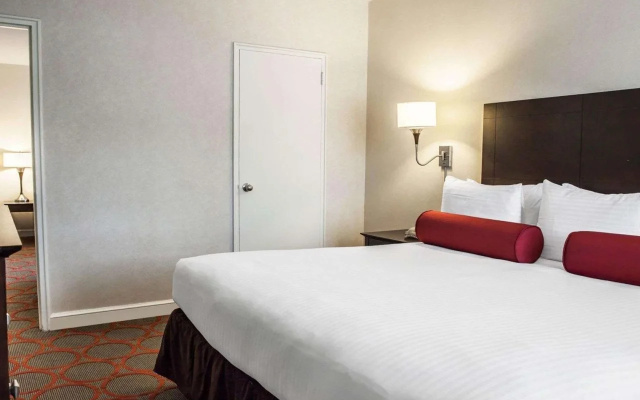 photo 4 of The Virginian Suites, an Ascend Hotel Collection Member