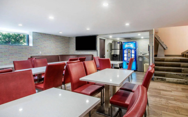 photo 2 of The Vue Hotel, Ascend Hotel Collection